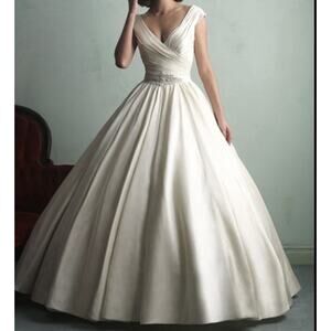 Allure Bridals 9155 Size 8 Taffeta Ballgown Corset Wedding Gown Dress